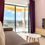 Tower Apartment *