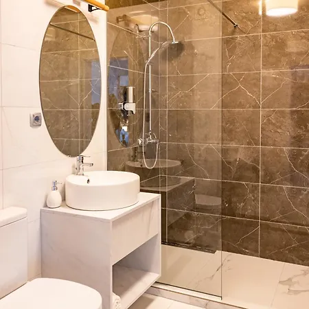 Tower Apartment *